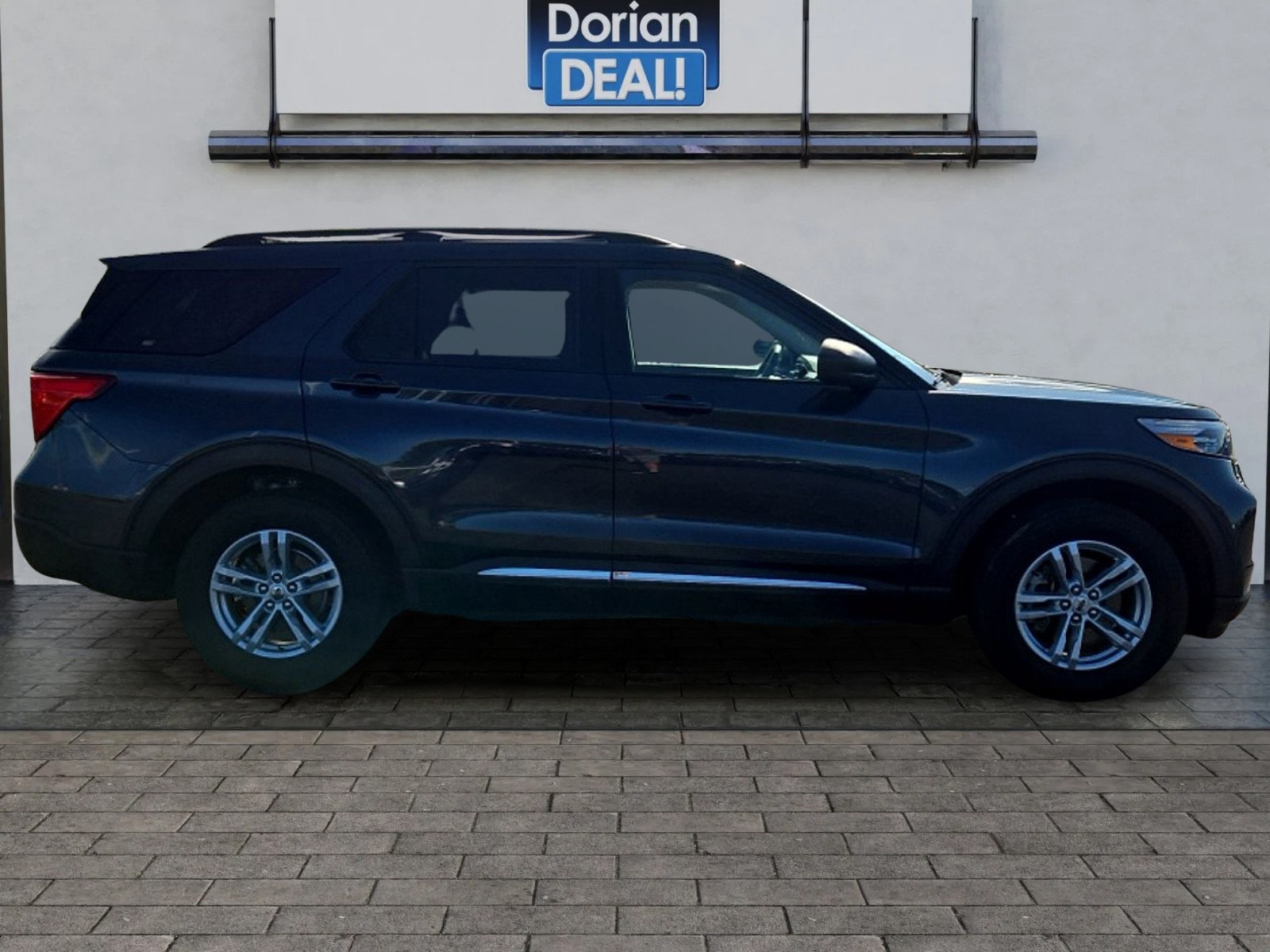 Certified 2023 Ford Explorer XLT w/ Equipment Group 202A AWD/4WD image 2