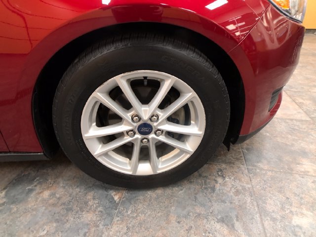 Certified 2017 Ford Focus SE FWD image 9