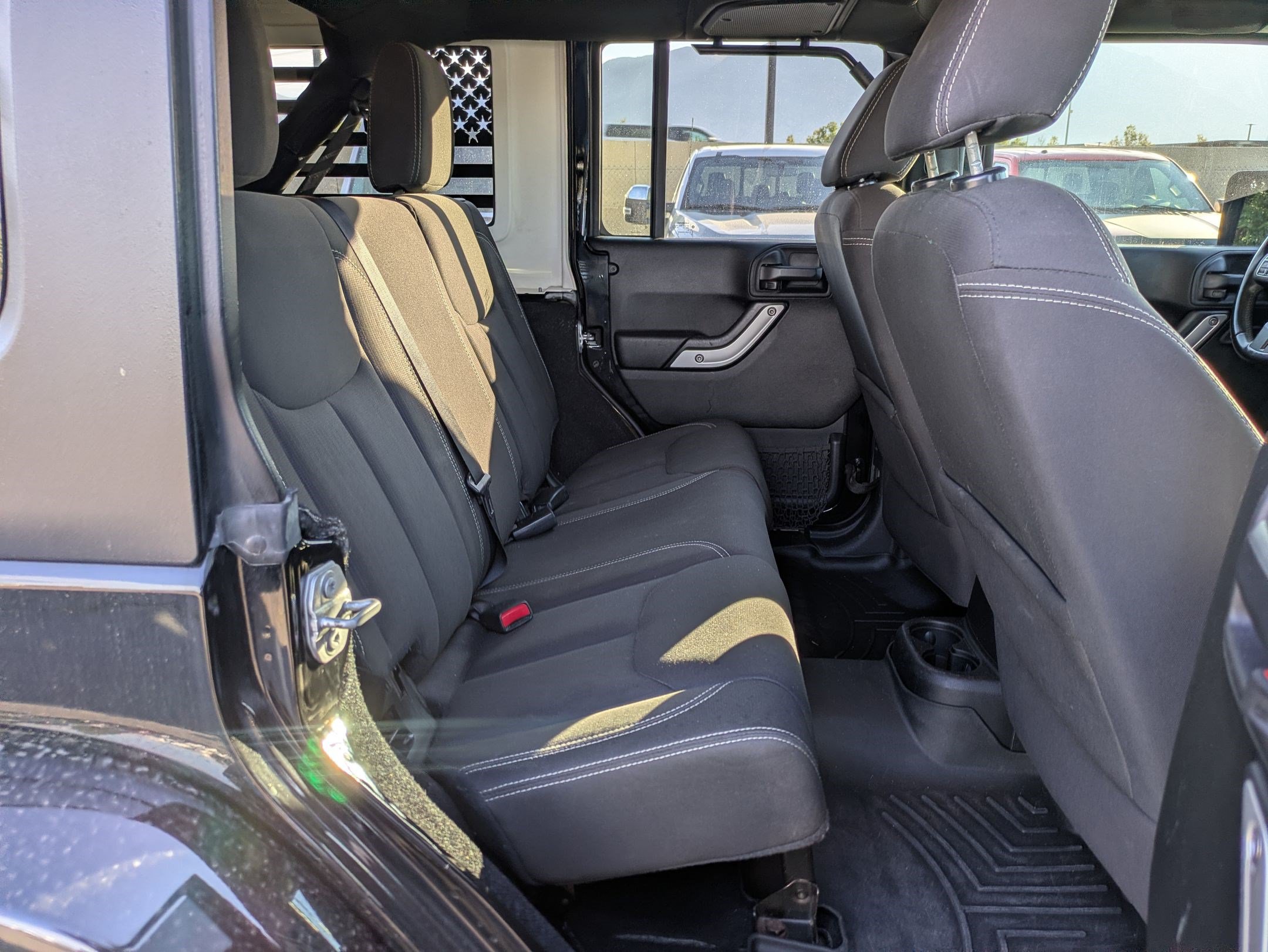 Used 2017 Jeep Wrangler Unlimited Sahara w/ Connectivity Group AWD/4WD image 29