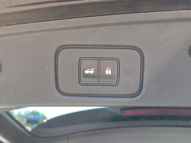 Used 2022 Nissan Pathfinder Platinum w/ Cargo Package image 13