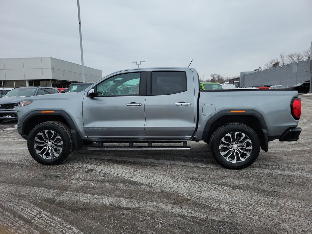 Used 2024 GMC Canyon Denali image 7