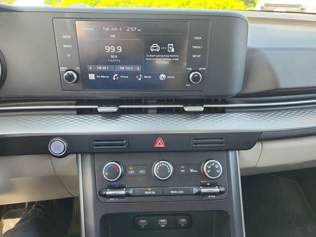 Used 2023 Kia Carnival LX image 32