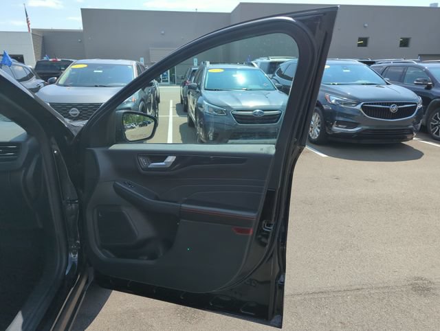 Certified 2025 Ford Escape ST-Line AWD/4WD image 14