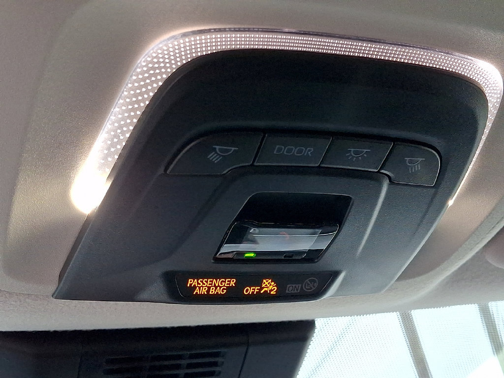 Used 2025 Toyota Corolla LE w/ Convenience Package FWD image 24