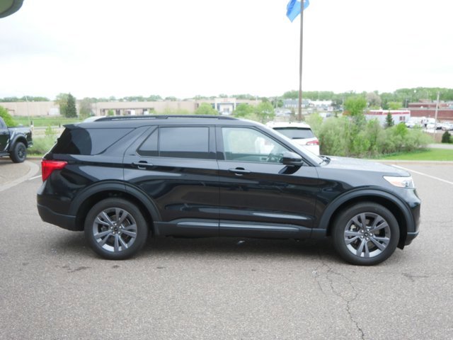 Certified 2023 Ford Explorer XLT w/ Equipment Group 202A AWD/4WD image 4