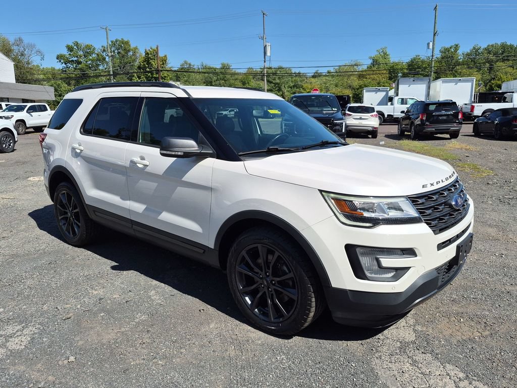 Certified 2017 Ford Explorer XLT w/ Equipment Group 202A AWD/4WD image 15