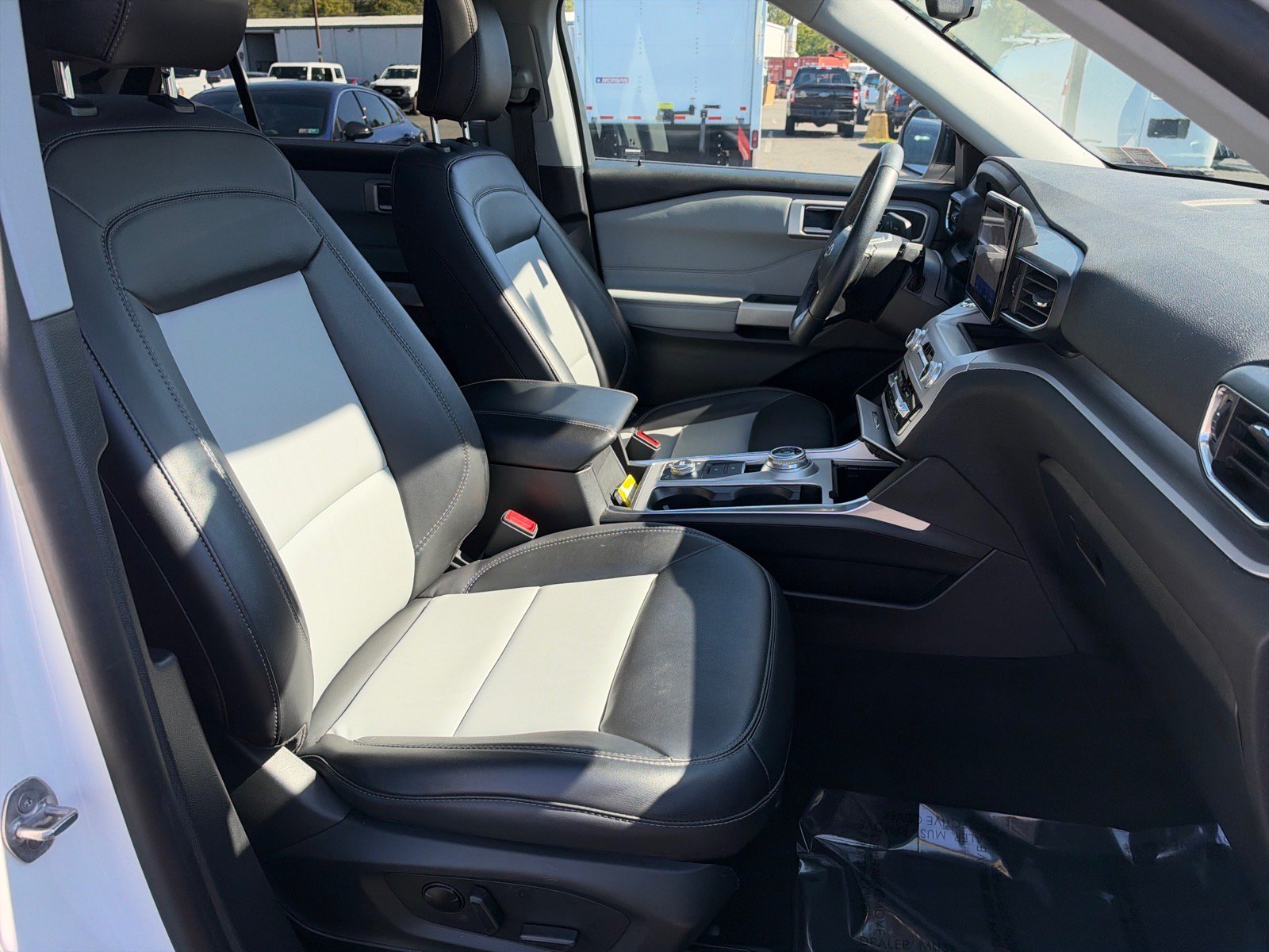 Certified 2023 Ford Explorer XLT w/ Equipment Group 202A AWD/4WD image 21