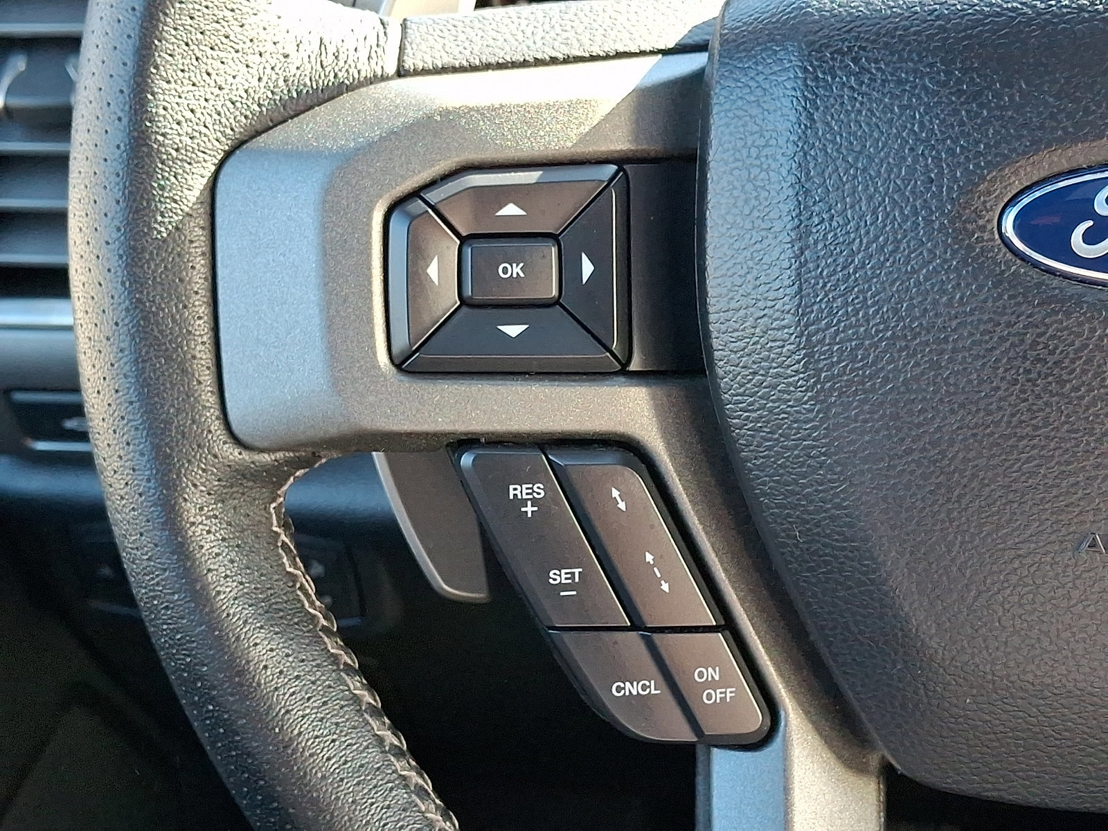 Certified 2020 Ford F150 Raptor w/ Equipment Group 802A Luxury image 24