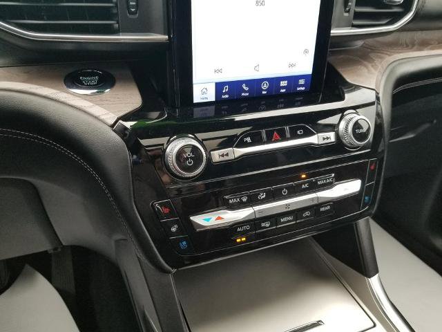 Certified 2023 Ford Explorer Platinum w/ Technology Package AWD/4WD image 23