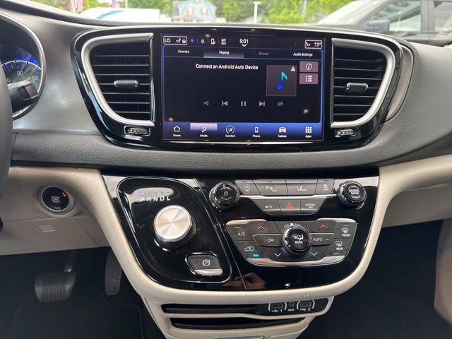 Used 2023 Chrysler Pacifica Touring-L FWD image 27