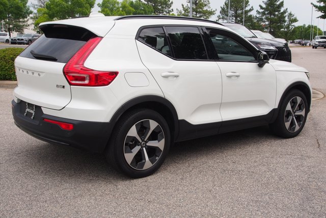 Used 2023 Volvo XC40 B5 Plus AWD/4WD image 8