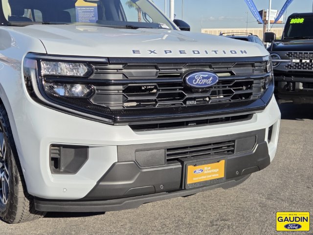 Certified 2025 Ford Expedition Active AWD/4WD image 2