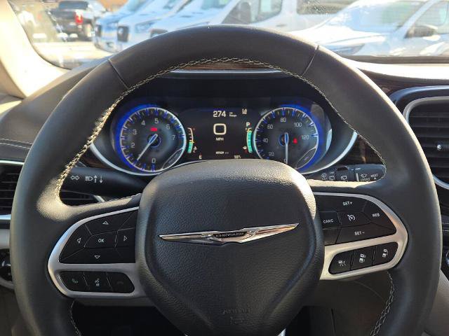 Used 2024 Chrysler Pacifica Limited FWD image 35