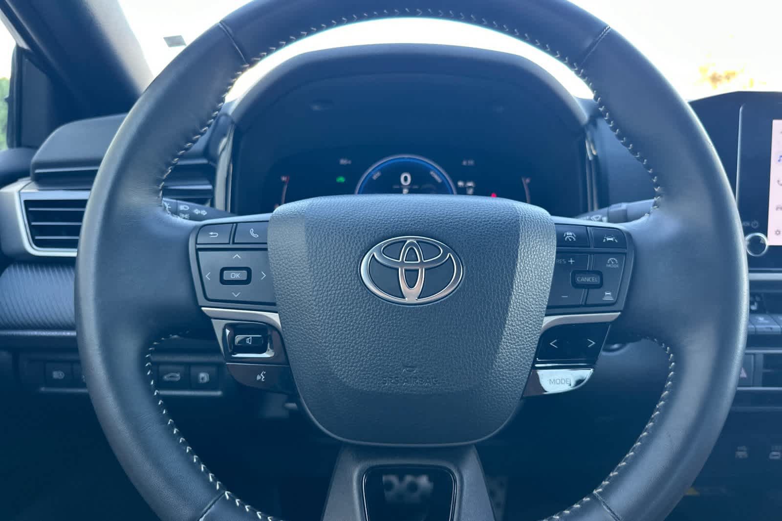Used 2025 Toyota Camry SE w/ Convenience Package FWD image 22