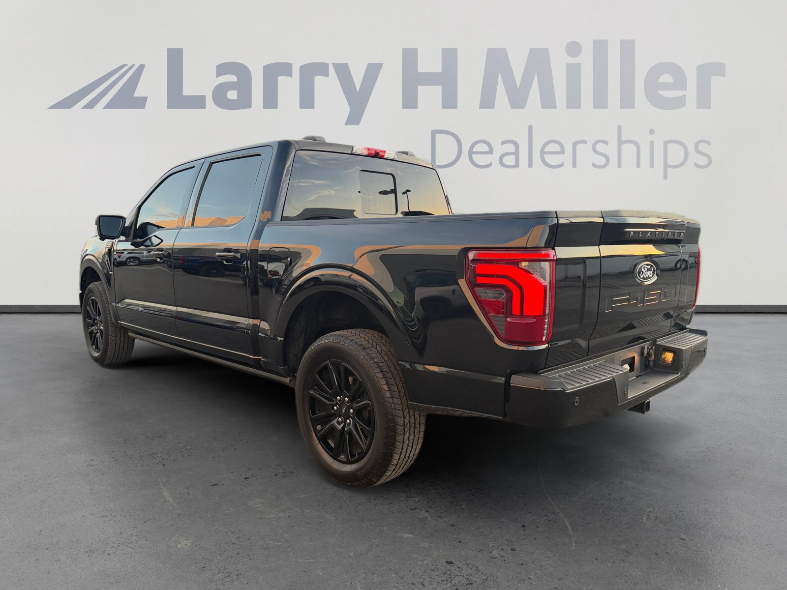 Certified 2025 Ford F150 Platinum AWD/4WD image 3