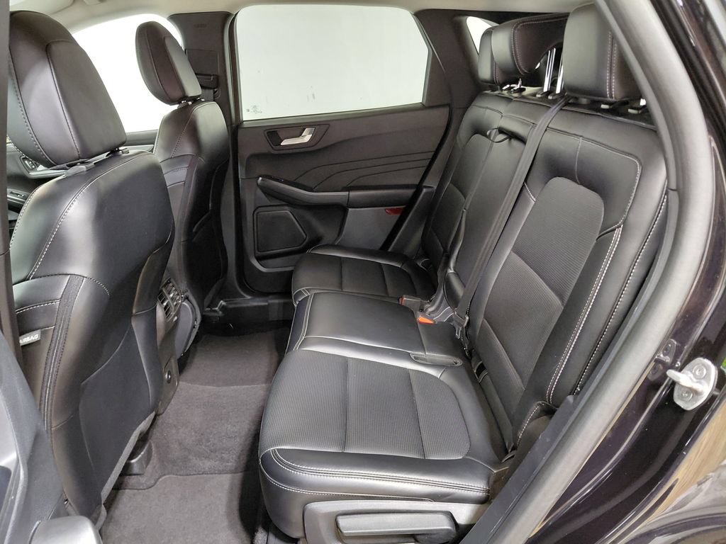 Certified 2025 Ford Escape Platinum AWD/4WD image 40