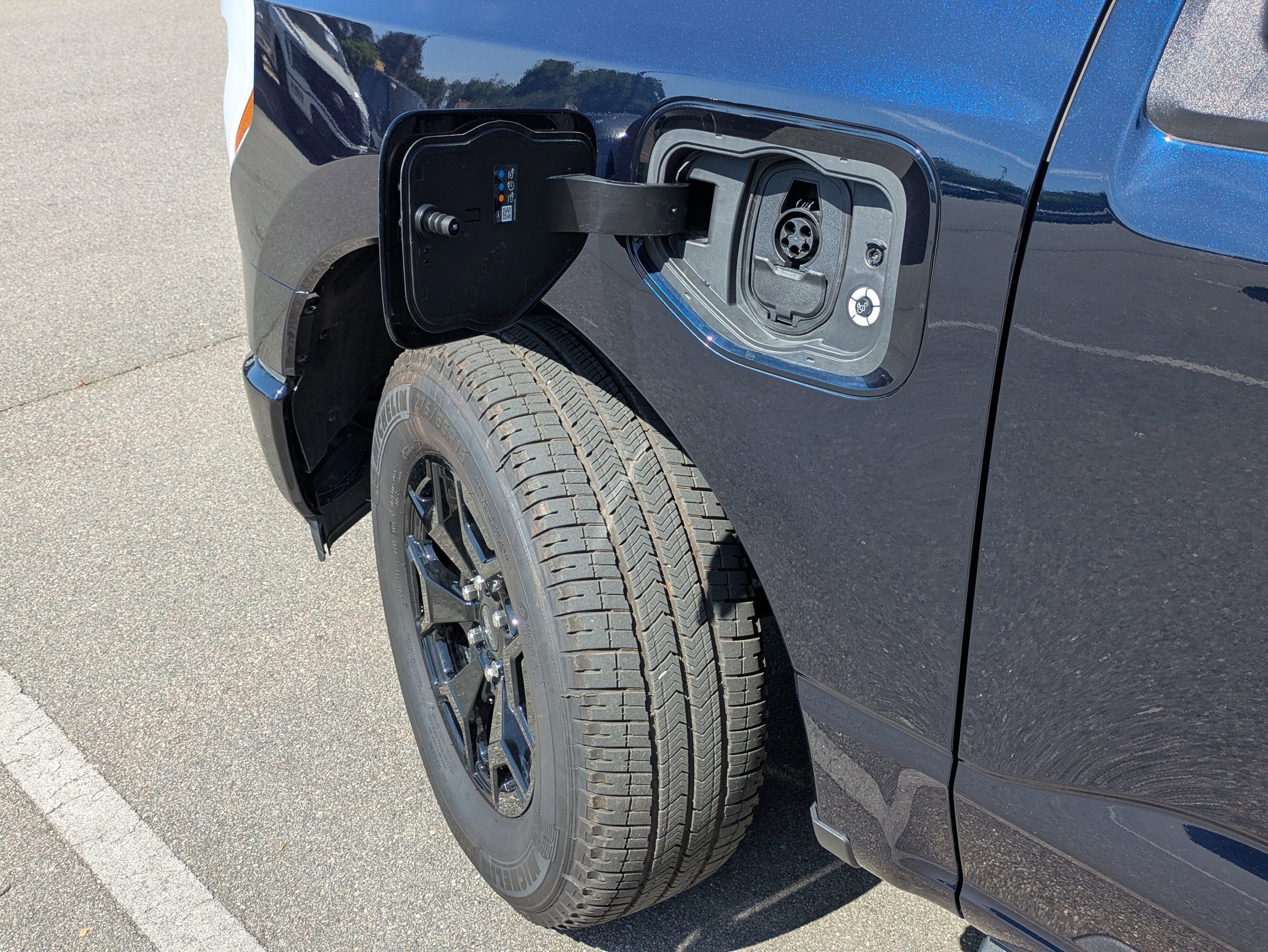 Certified 2025 Ford F150 Lightning XLT w/ Max Trailer Tow Package AWD/4WD image 15