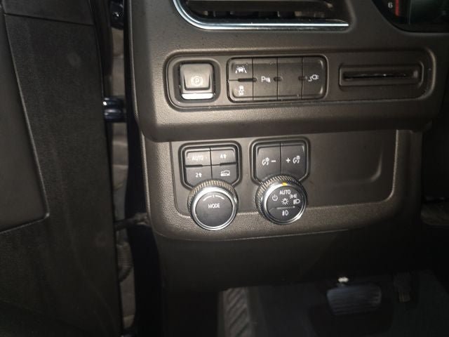 Used 2021 GMC Yukon XL SLT AWD/4WD image 25