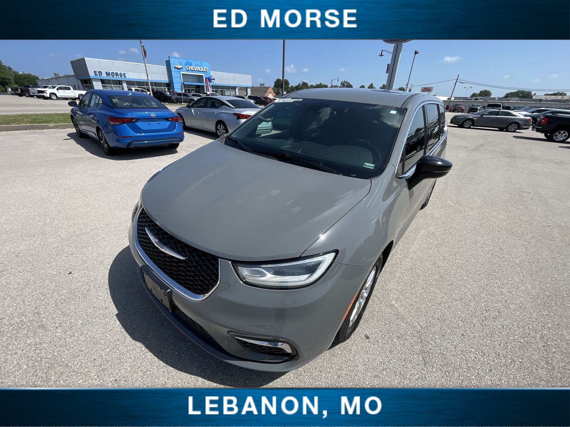 Used 2025 Chrysler Pacifica Select FWD image 19