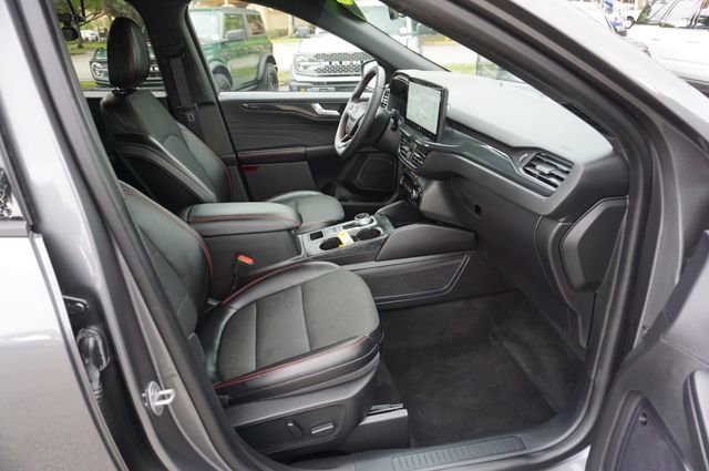 Certified 2023 Ford Escape ST-Line Select w/ Tech Pack #2 AWD/4WD image 3