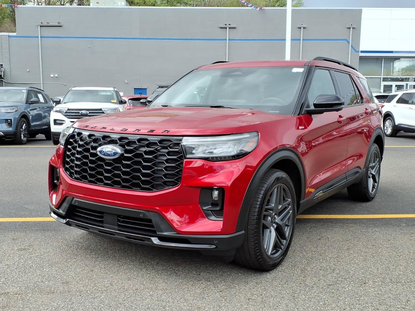 Certified 2025 Ford Explorer ST-Line w/ Premium Package AWD/4WD image 4