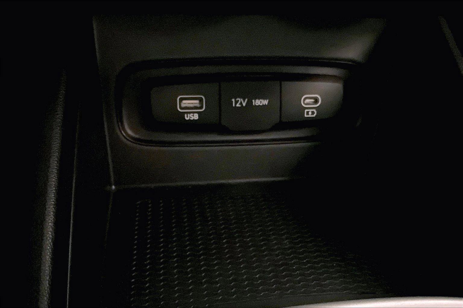 Used 2024 Hyundai Venue SEL image 31