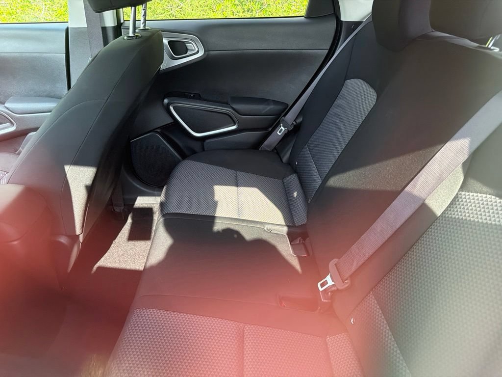 Used 2025 Kia Soul LX w/ LX Technology Package FWD image 10