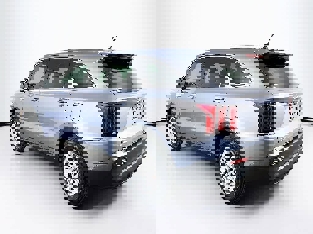 Used 2023 Kia Sorento LX image 3