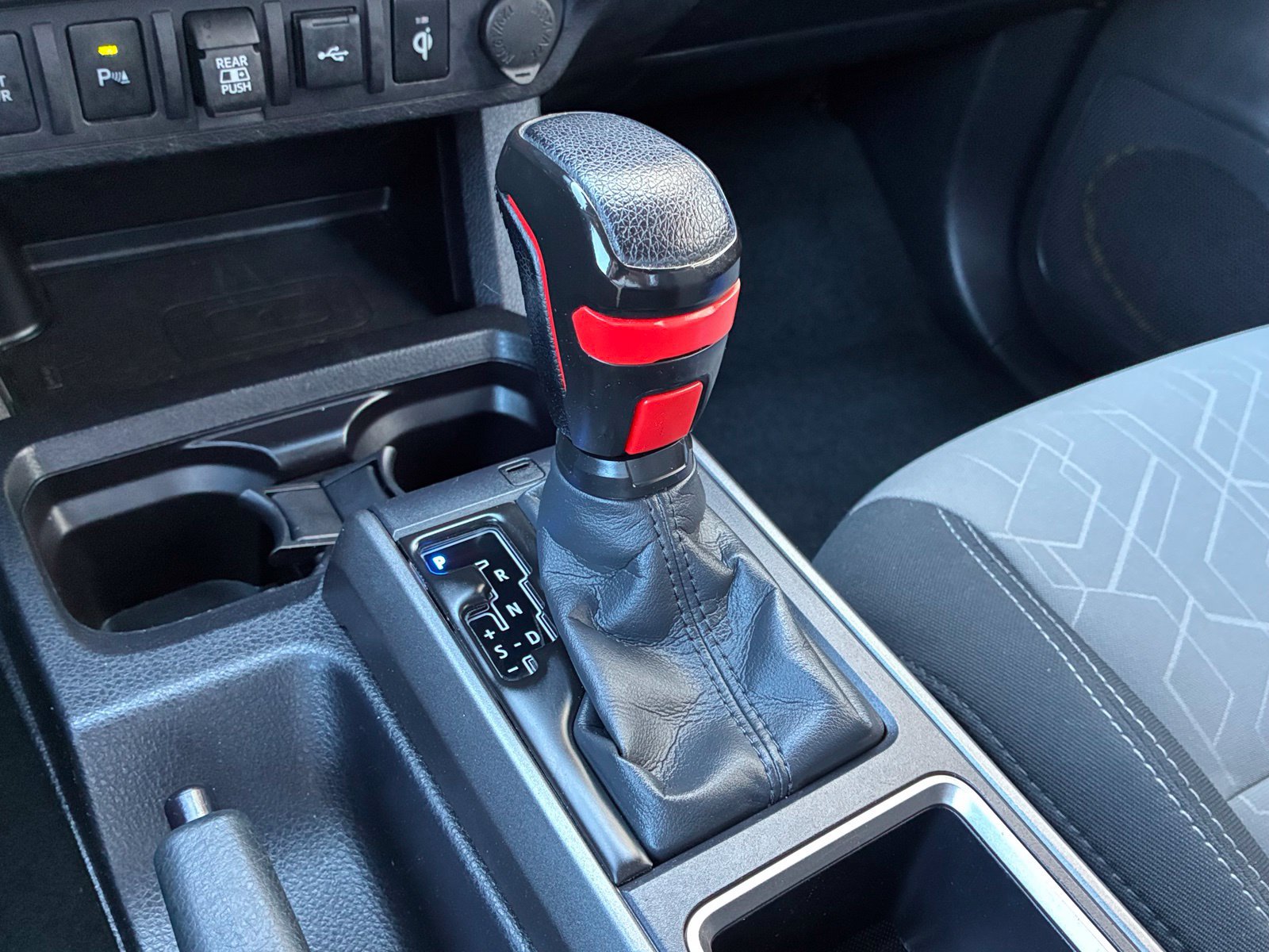 Used 2023 Toyota Tacoma TRD Off-Road w/ Technology Package AWD/4WD image 28