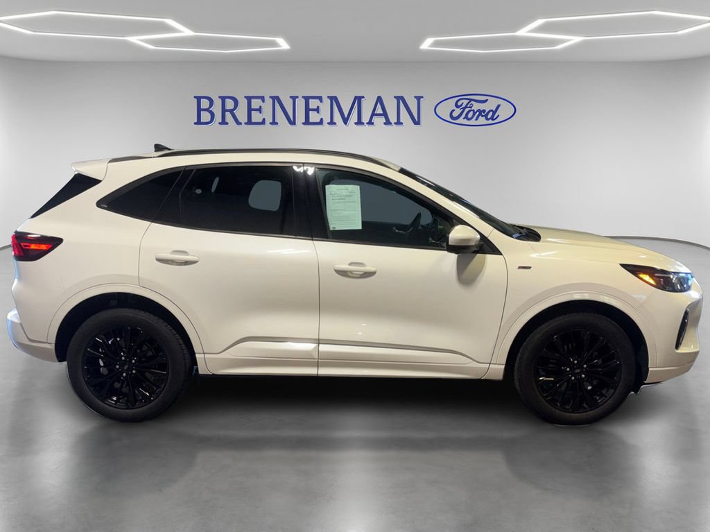 Certified 2023 Ford Escape ST-Line Elite AWD/4WD image 4