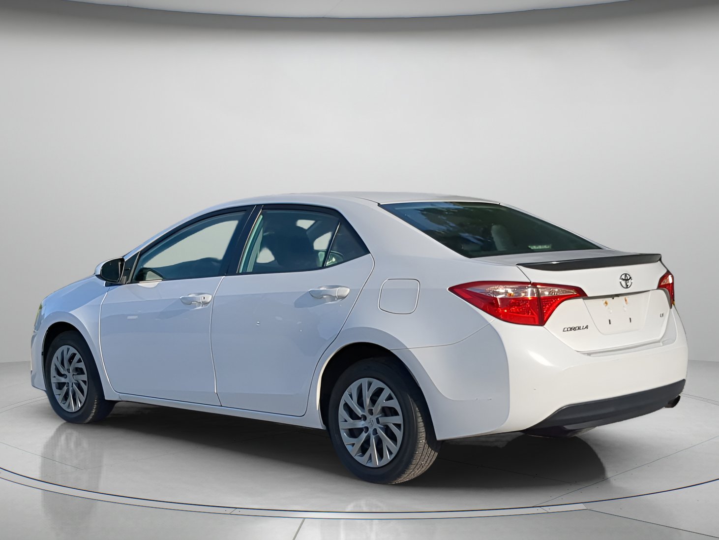 Used 2018 Toyota Corolla LE image 41