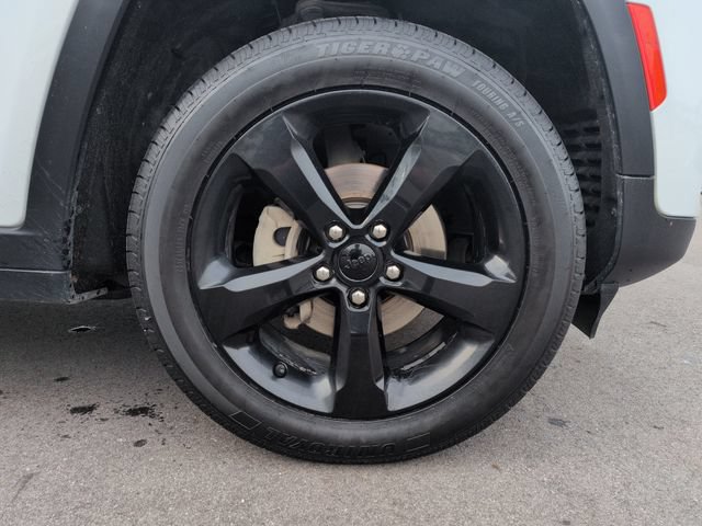 Used 2023 Jeep Grand Cherokee Altitude AWD/4WD image 13