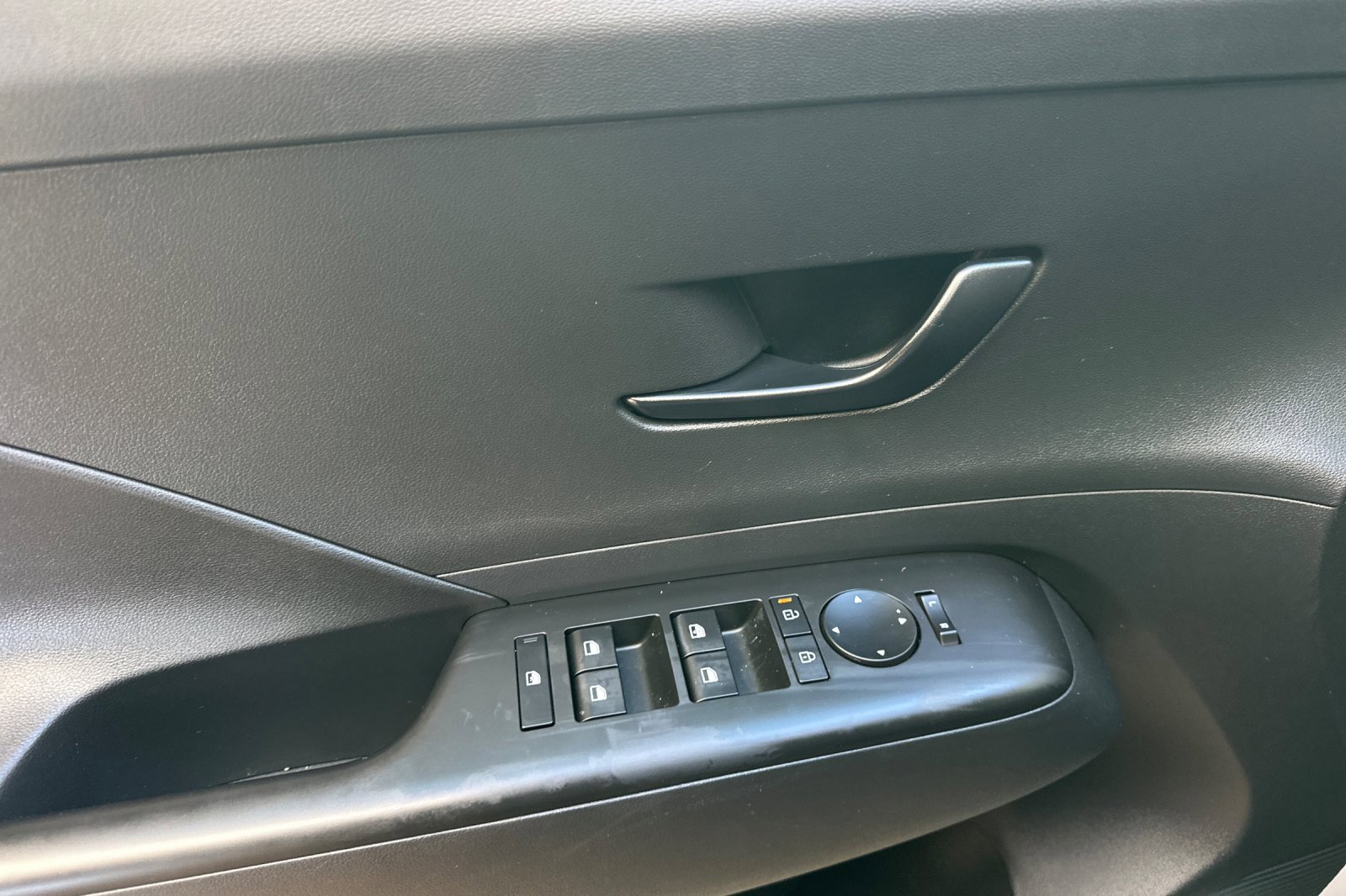 Used 2024 Hyundai Kona SE image 10