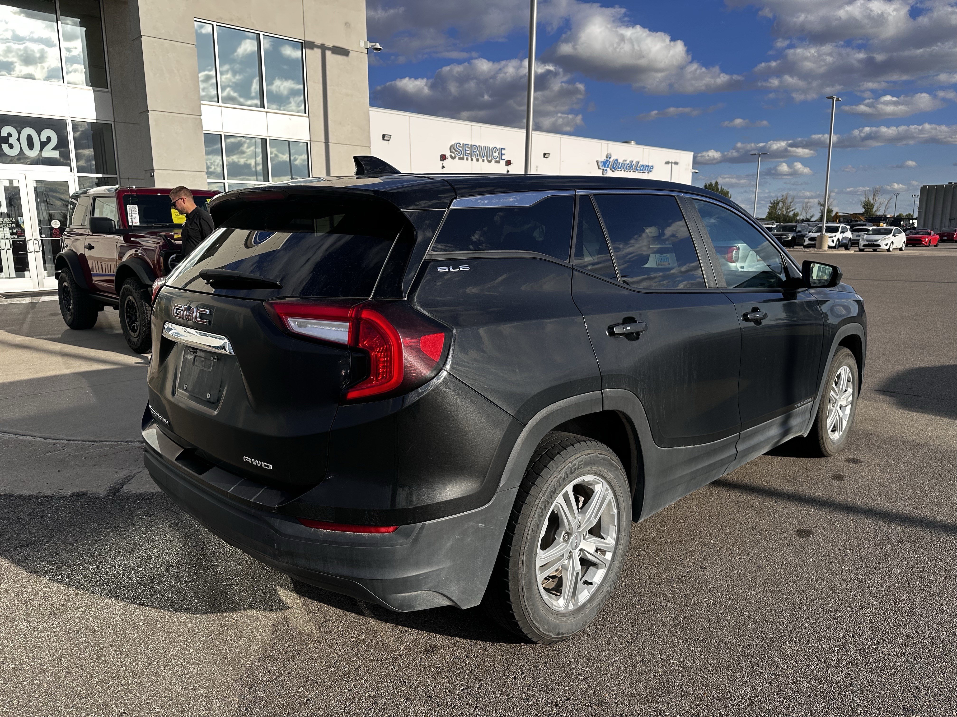 Used 2024 GMC Terrain SLE AWD/4WD image 5