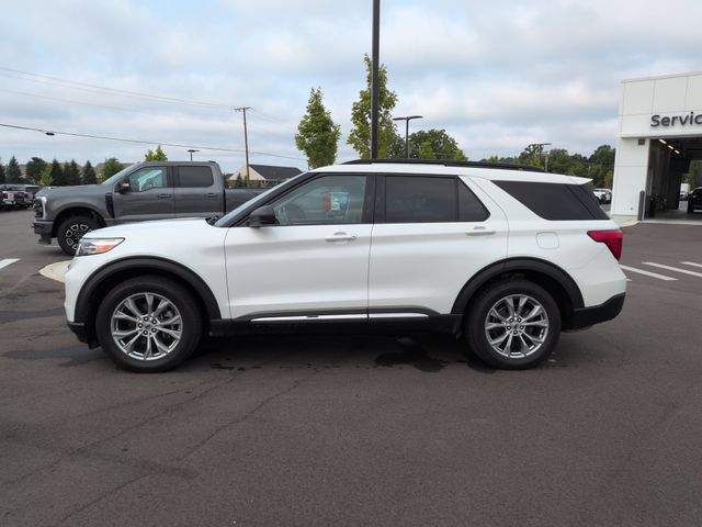 Certified 2021 Ford Explorer XLT w/ Equipment Group 202A AWD/4WD image 2