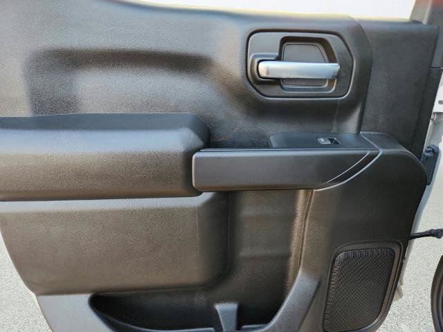 Used 2026 Chevrolet Silverado 1500 Custom w/ LPO, Dark Essentials Package RWD image 18