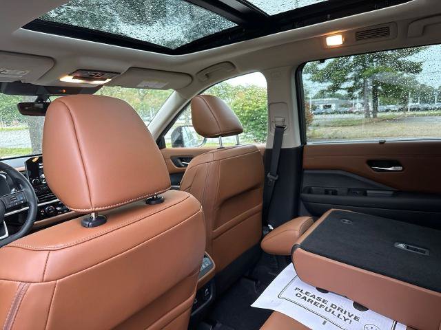 Used 2025 Nissan Pathfinder Platinum w/ Cargo Package AWD/4WD image 5