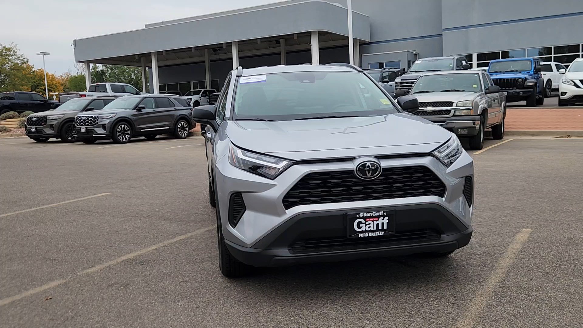 Used 2025 Toyota RAV4 LE AWD/4WD image 5