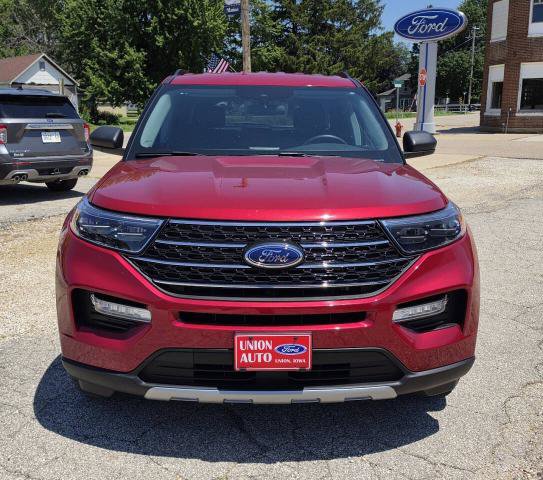 Certified 2024 Ford Explorer XLT w/ Equipment Group 202A AWD/4WD image 3