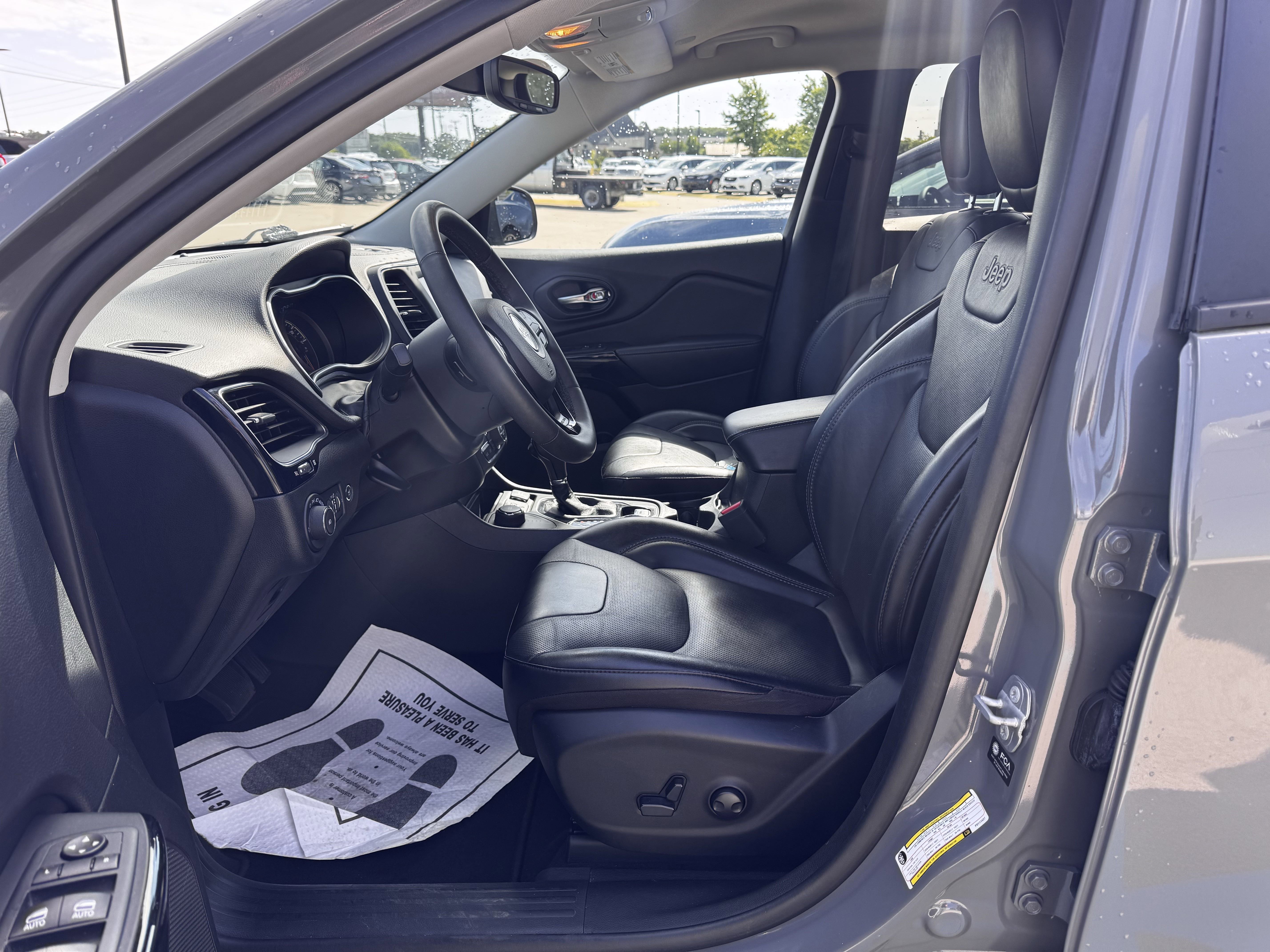 Used 2023 Jeep Cherokee Altitude Lux image 9