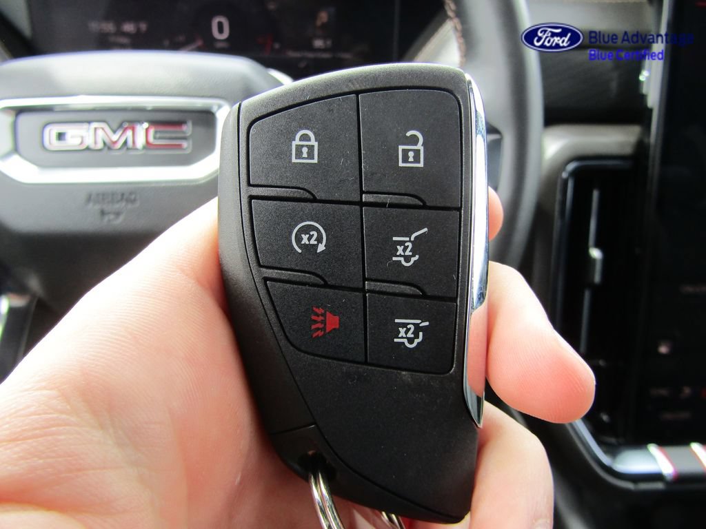 Used 2025 GMC Yukon XL AT4 w/ AT4 Premium Package AWD/4WD image 44
