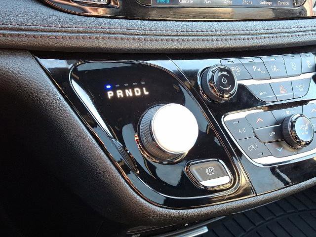 Used 2020 Chrysler Pacifica Limited image 18