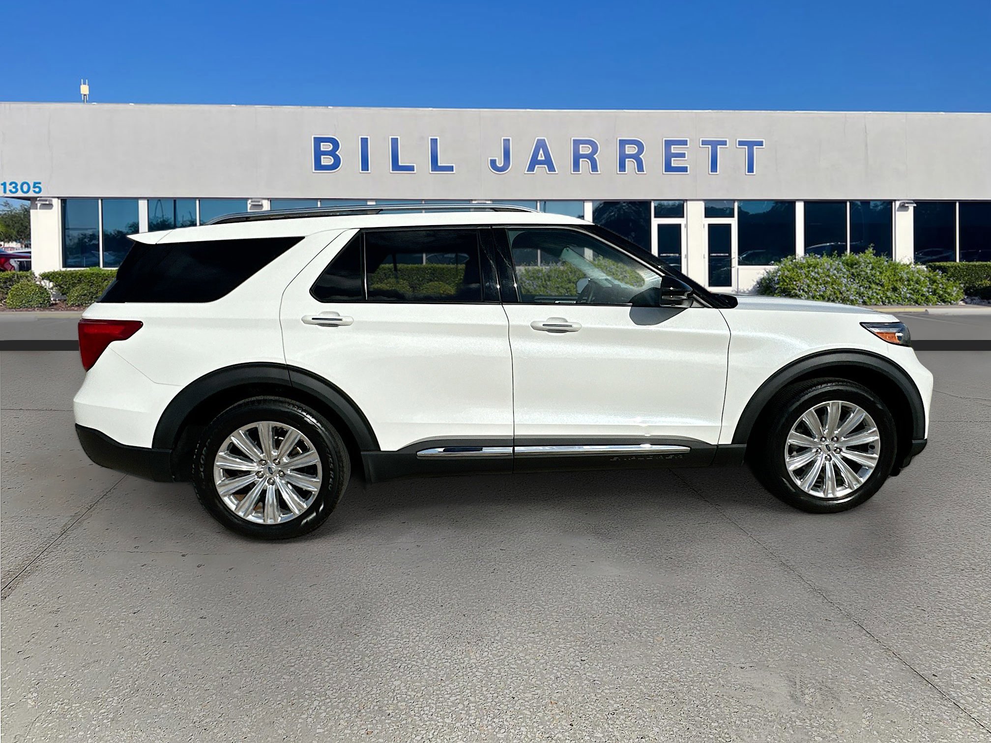 Certified 2022 Ford Explorer Limited w/ Limited Technology Package image 6