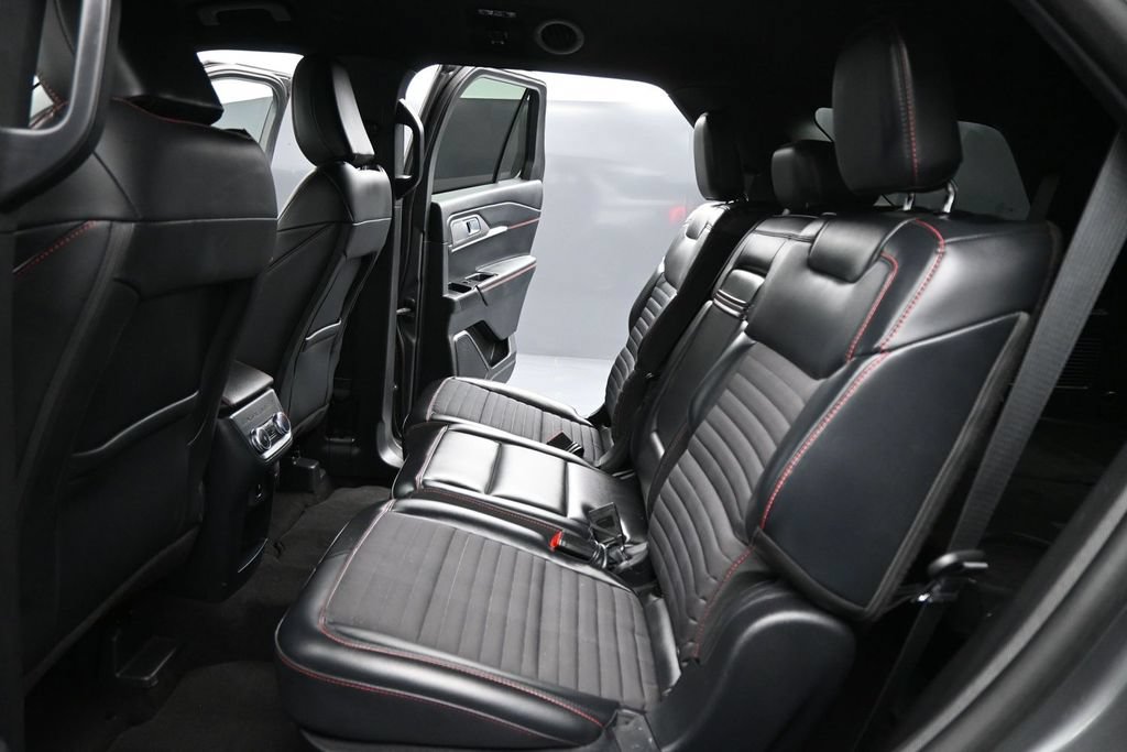 Certified 2025 Ford Explorer ST-Line w/ ST-Line Street Pack AWD/4WD image 18