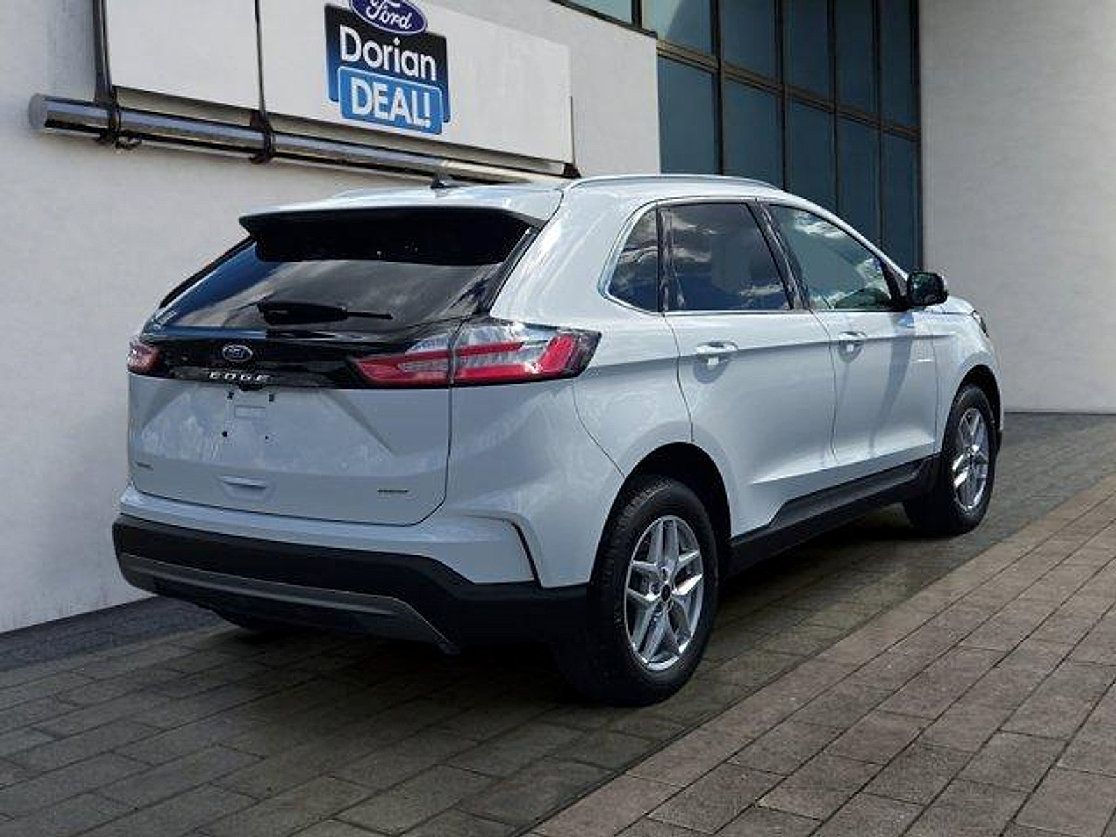 Certified 2024 Ford Edge SEL w/ Convenience Package AWD/4WD image 3