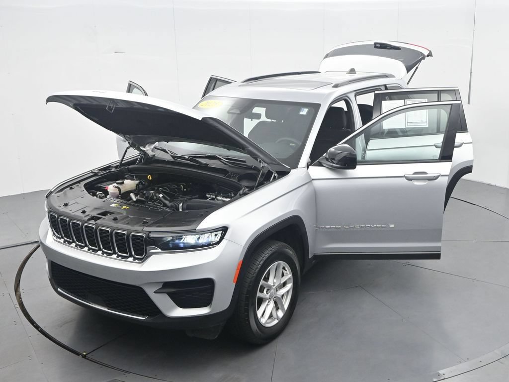 Used 2025 Jeep Grand Cherokee Laredo X AWD/4WD image 48
