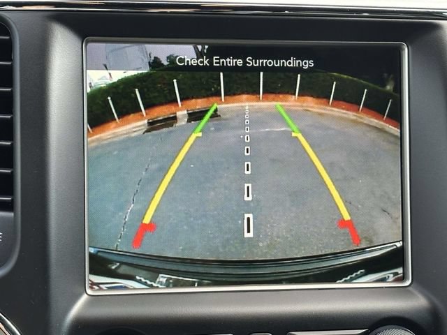 Used 2017 Jeep Grand Cherokee Altitude AWD/4WD image 8