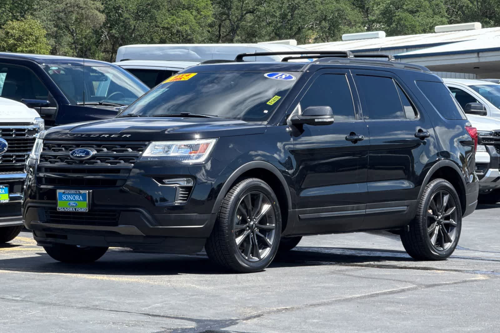 Certified 2018 Ford Explorer XLT w/ Equipment Group 202A AWD/4WD image 8