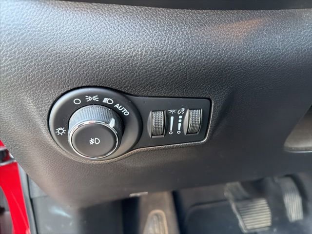 Used 2023 Jeep Compass Latitude image 16