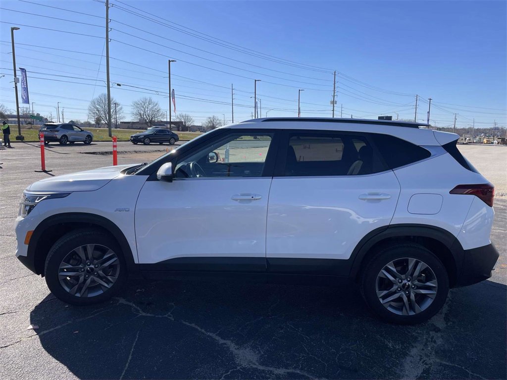 Used 2022 Kia Seltos S image 2